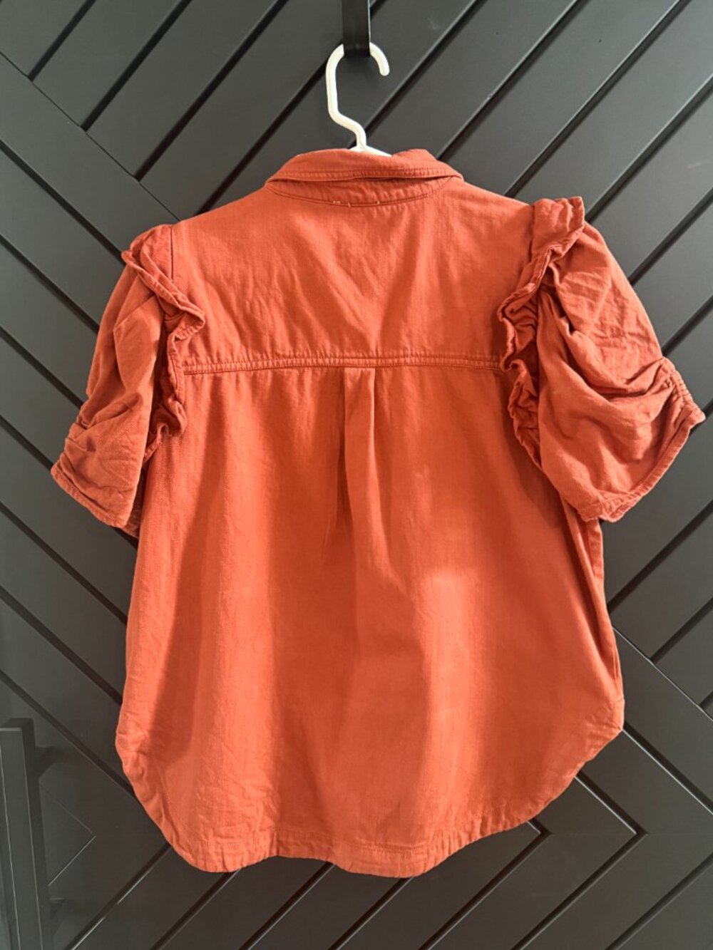 The Ozzi Ruffle-sleeve Buttondown Shirt by Pilcro - Picture 4 of 8